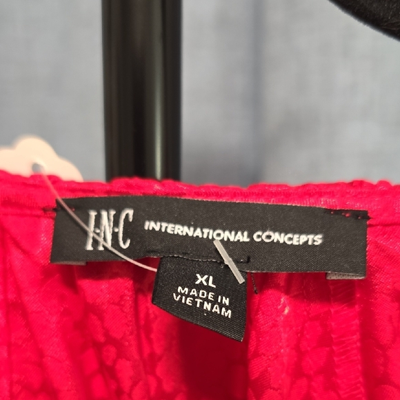 I-N-C Elegant Red Tone On Tone Animal Print Women's Top With Chain Detail XL - Picture 2 of 11